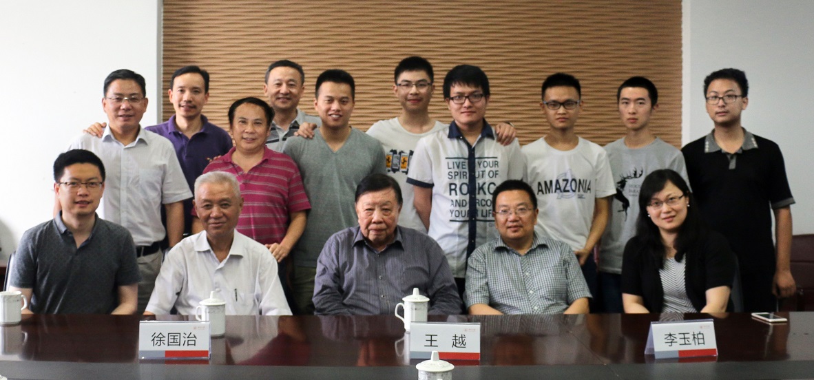 王越院士一行与成人导航
老师及参赛学生合影 王越院士一行与成人导航
老师及参赛学生合影